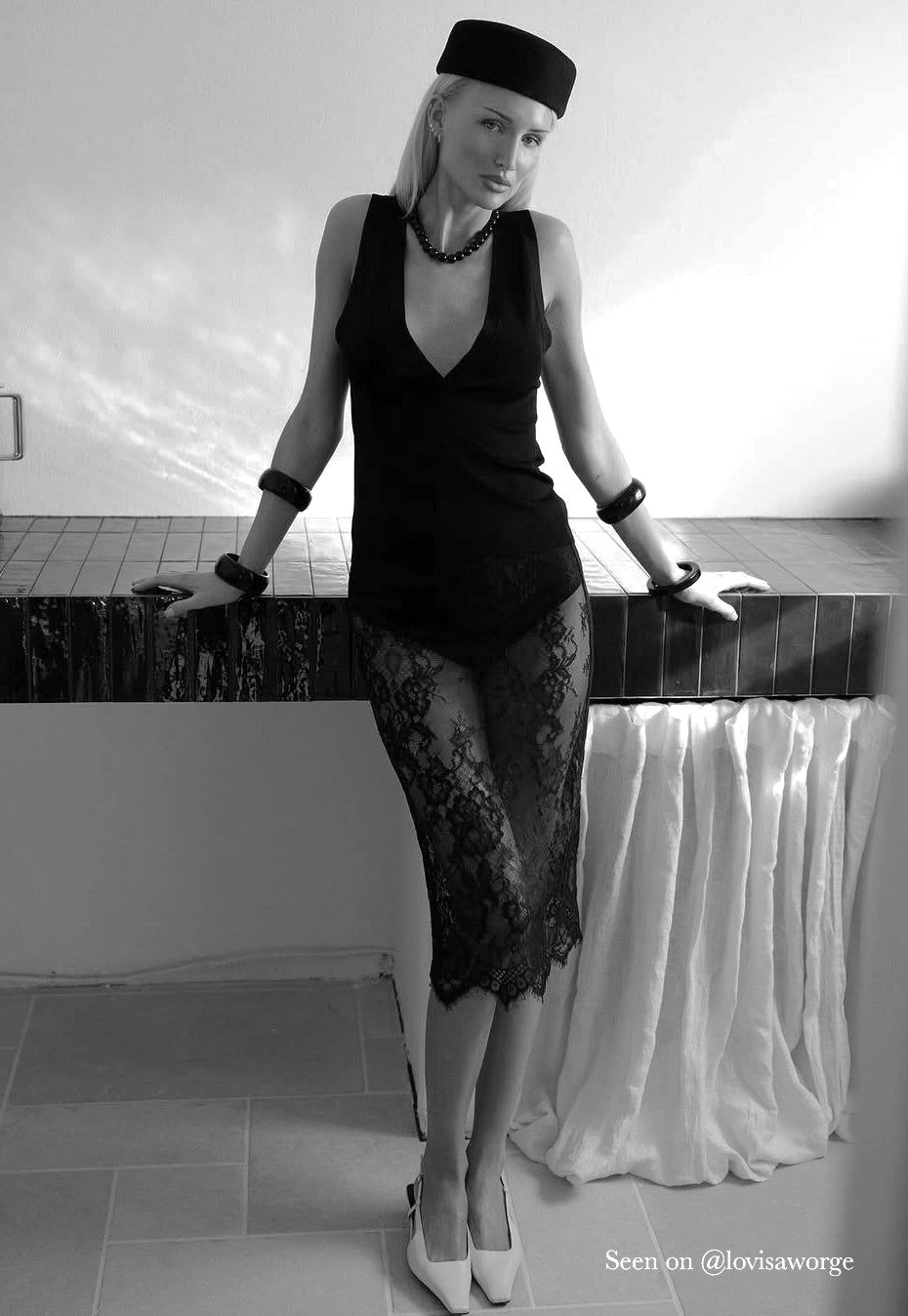 The Classic Wool Oriana Pillbox Hat of Fae Nuit Studio worn and styled by Lovisa Worge