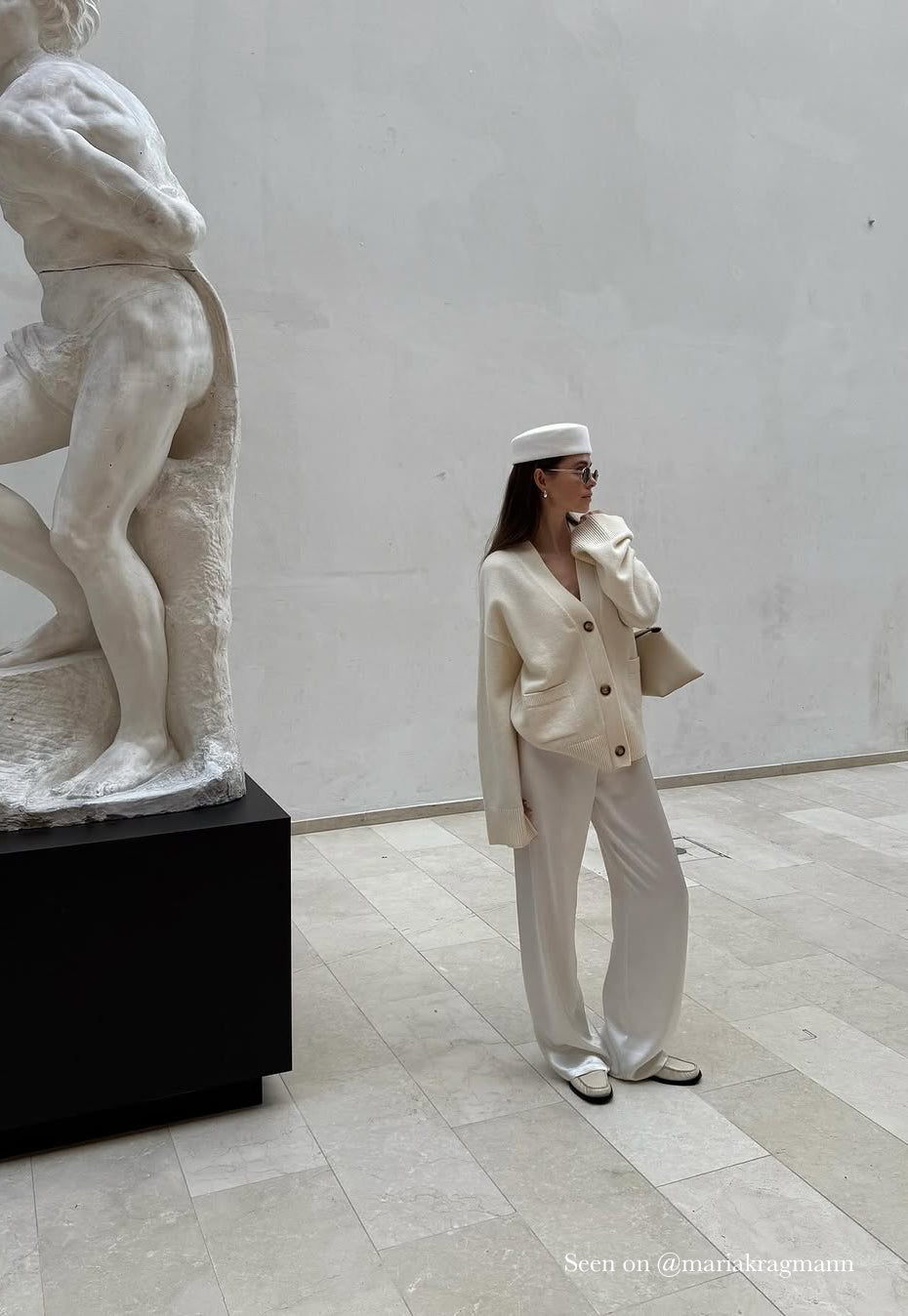 The Classic Wool Oriana Pillbox Hat of Fae Nuit Studio worn and styled by Maria Kragmann